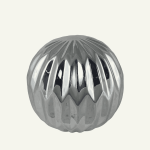 Esfera Decorativa “Sfera Lucida” – Reflejo Escultural Metálico 12×12×12cm