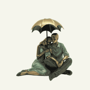 Sotto la Pioggia – Escultura Decorativa de Pareja