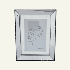 Portarretrato “Specchio Lineare” – Espejo con Contorno Vanguardista 17,6×22,6×3,8cm
