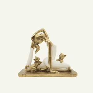 Serenità Felina – Escultura Decorativa de Mujer en Yoga con Gatitos